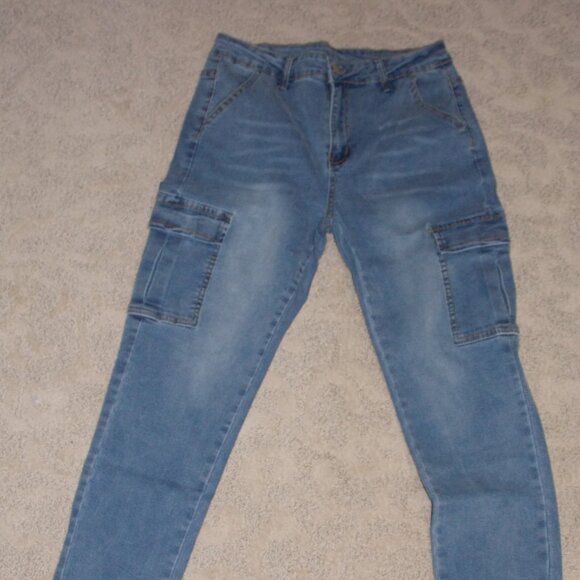 NWT-Flap Pocket Side Cargo Jeans Size-Large - Picture 2 of 7